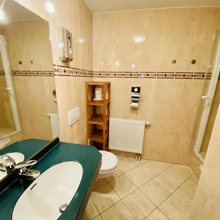 בית נופש Doppelzimmer Dinner, Direkt Am Alten Strom רוסטוק